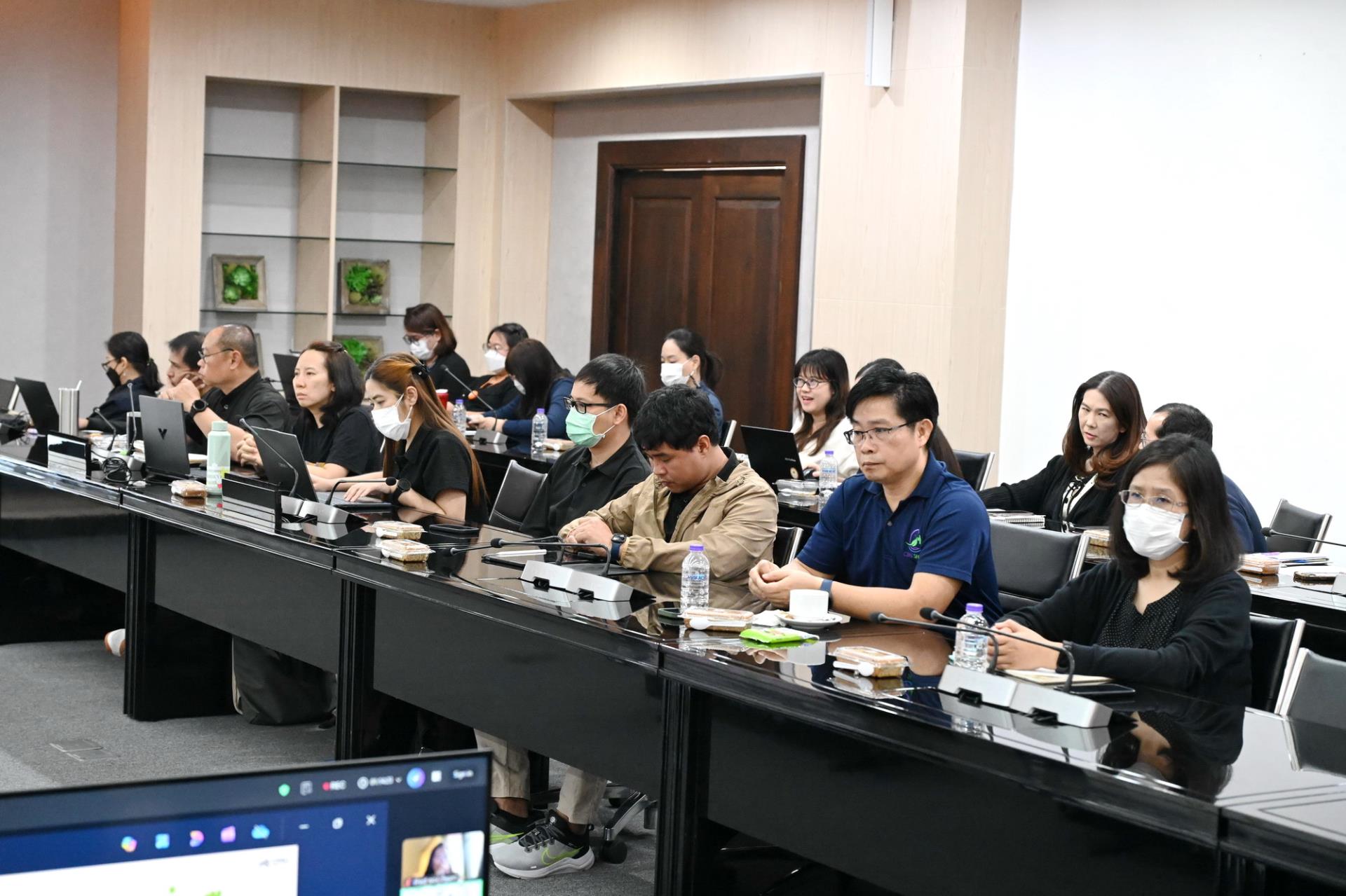 ประชุมชี้แจงแนวทางการบริหารจัดการคาร์บอนของสำนักงานมหาวิทยาลัย เพื่อก้าวสู่ความเป็นกลางทางคาร์บอน (Carbon Neutral University)
