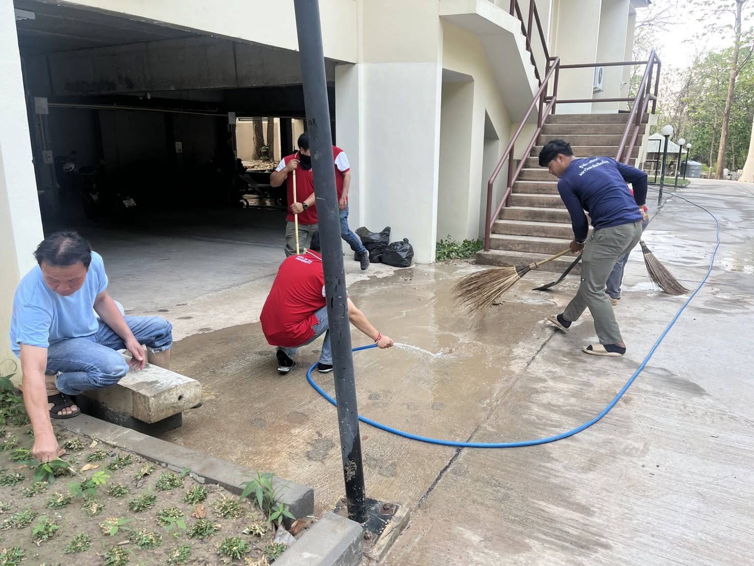 ภาพกิจกรรม Big Cleaning Day @ OOU Green & Clean “สะอาดขึ้น เขียวขึ้น น่าทำงานขึ้น”