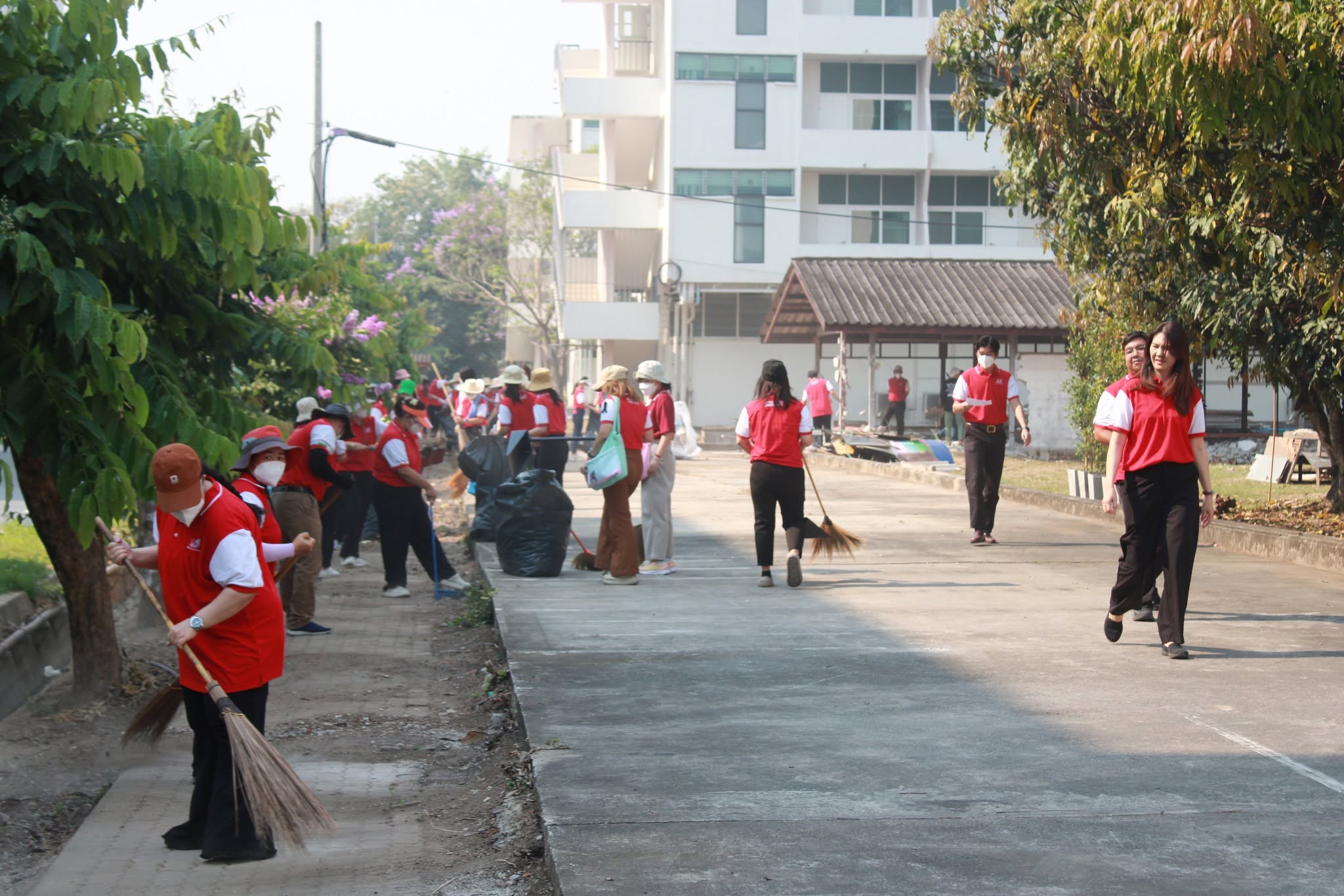 ภาพกิจกรรม Big Cleaning Day @ OOU Green & Clean “สะอาดขึ้น เขียวขึ้น น่าทำงานขึ้น”