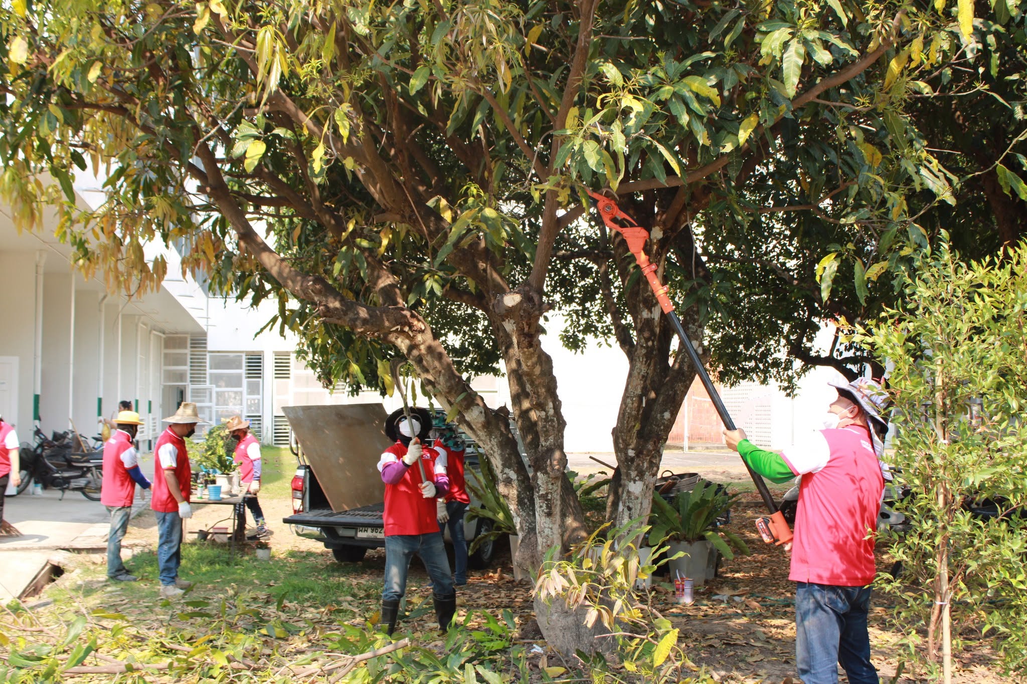 ภาพกิจกรรม Big Cleaning Day @ OOU Green & Clean “สะอาดขึ้น เขียวขึ้น น่าทำงานขึ้น”