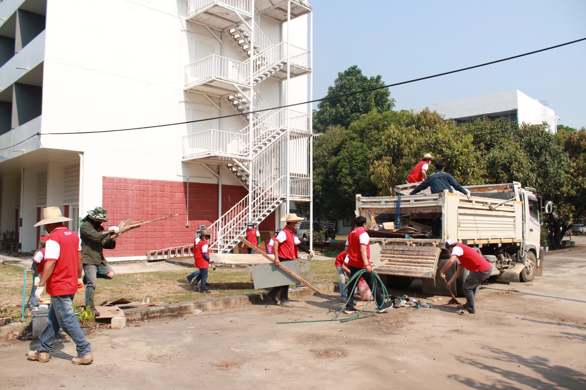 ภาพกิจกรรม Big Cleaning Day @ OOU Green & Clean “สะอาดขึ้น เขียวขึ้น น่าทำงานขึ้น”